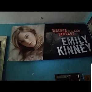 EMILY KINNEY SIGNED Walker Stalker Con Vinyl Banne